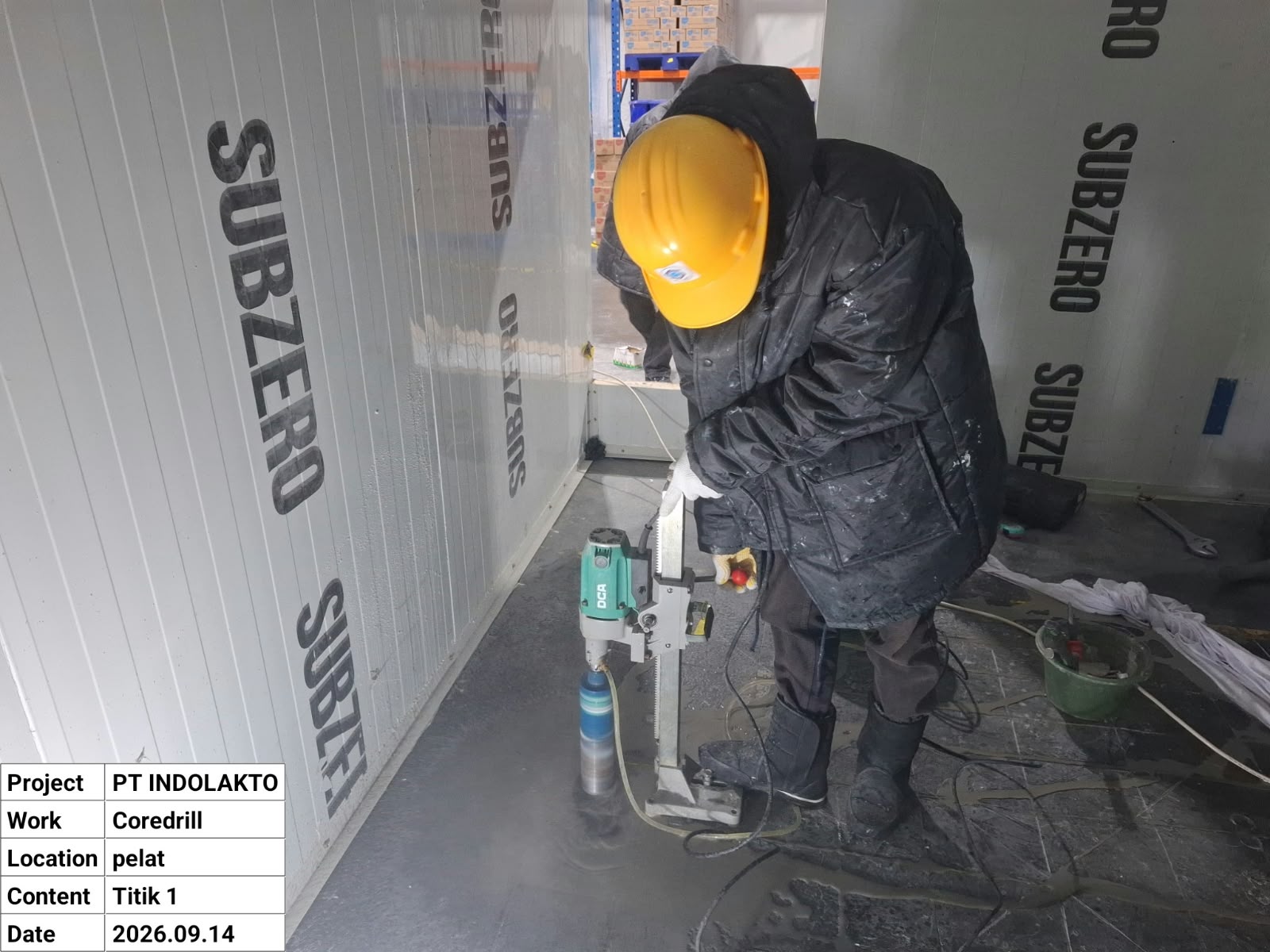 Pengujian coredrill beton pelat lantai pabrik oleh tim jasa audit struktur bangunan PT Tekanusa