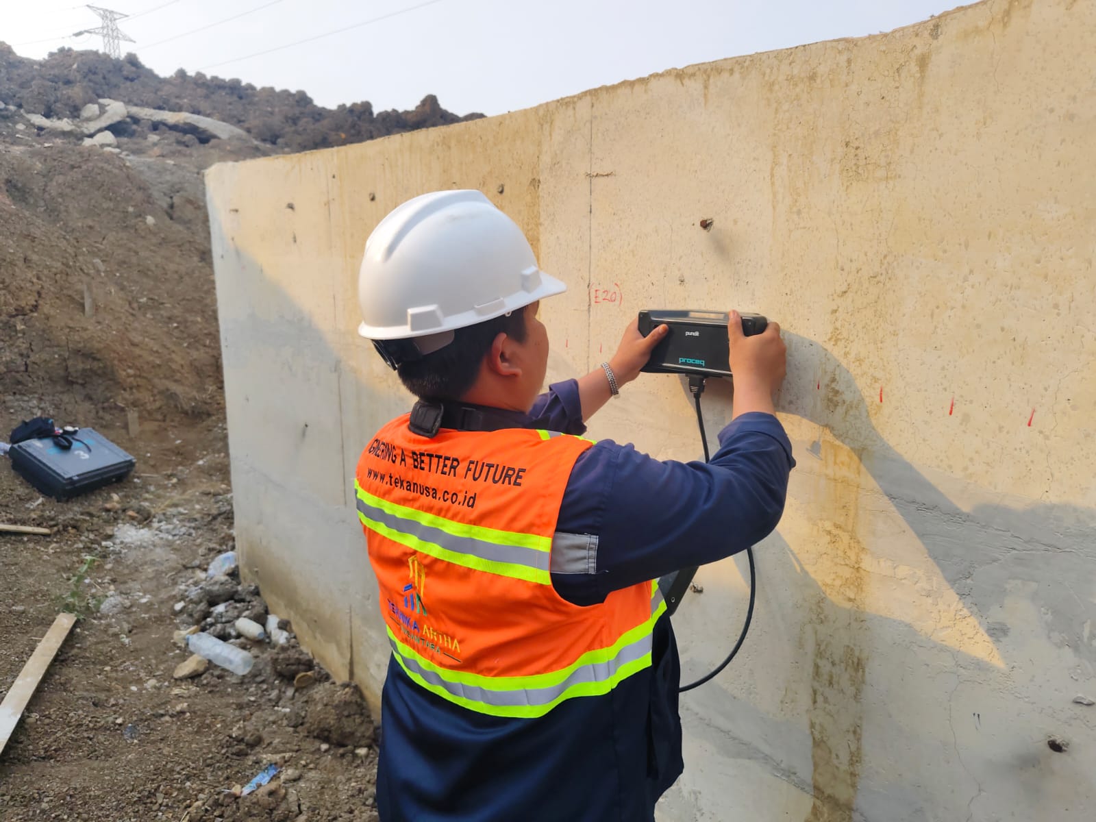 Pengujian Ultrasonic Pulse Velocity UPV mutu beton girder jembatan oleh jasa audit struktur bangunan PT Tekanusa